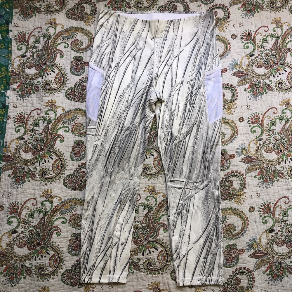 White and grey high-waisted cropped leggings with mesh pockets